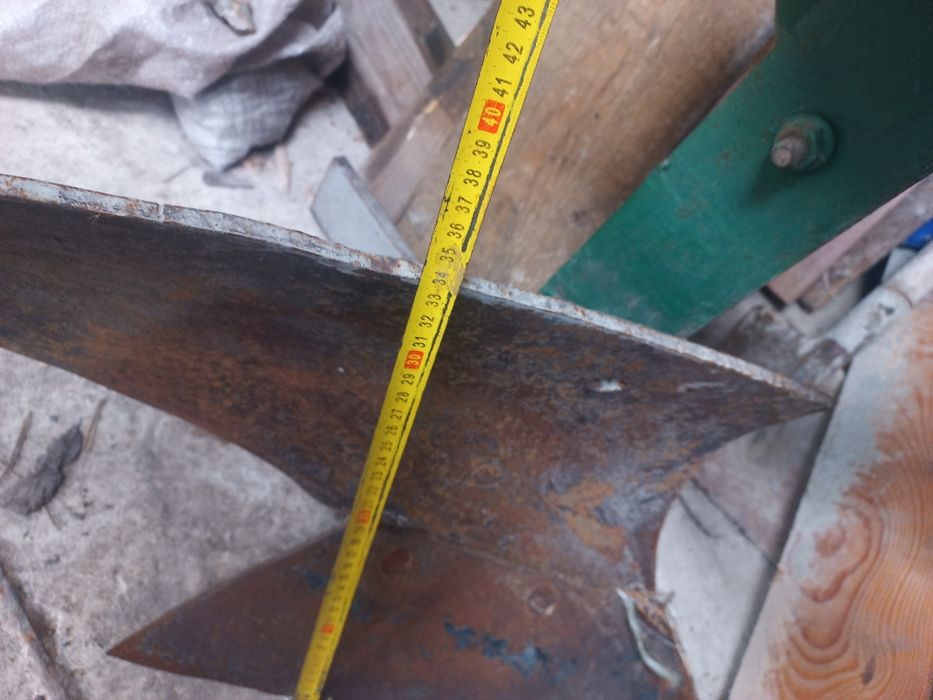 Плуг двокорпусний