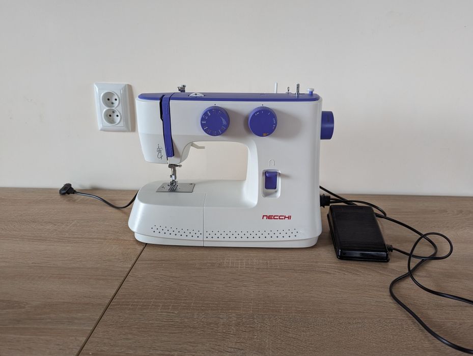 Швейна машина Necchi M213A