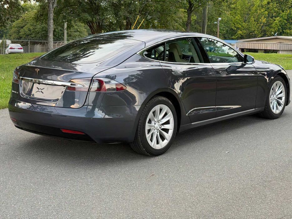 Tesla Model S      2017