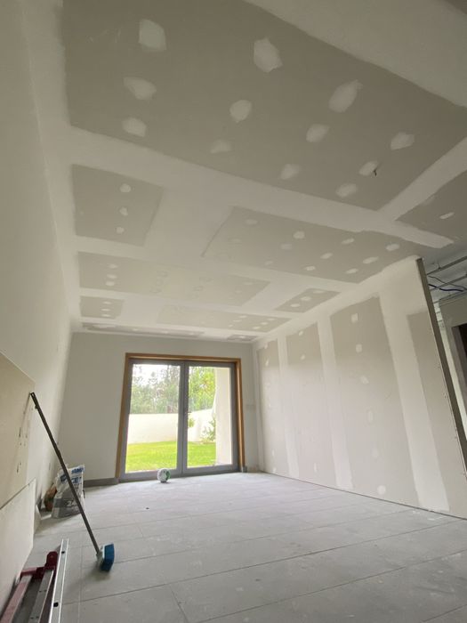 Trabalhos em Pladur, barramento, pintura e flutuante.