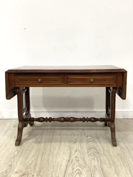 Mesa de apoio com abas.