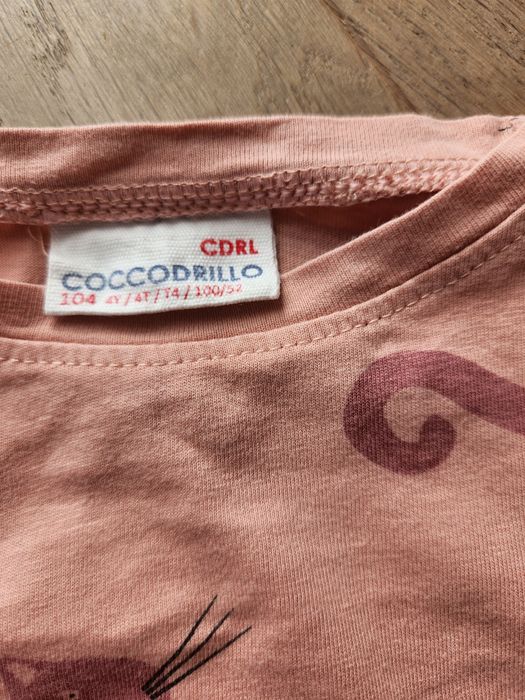 Bawełniana, cienka bluzeczka w kotki Coccodrillo. R. 104