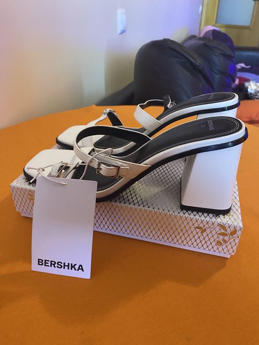 Sandalia de Salto Alto BERSHKA
