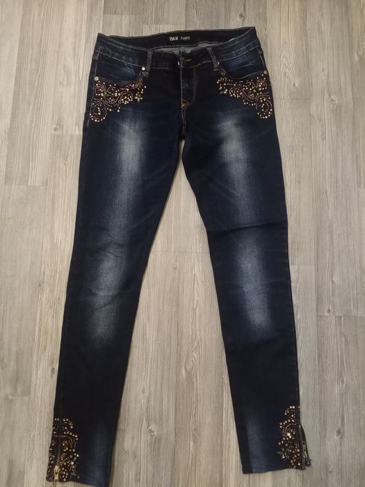 Женские джинсы со стразами 27р.