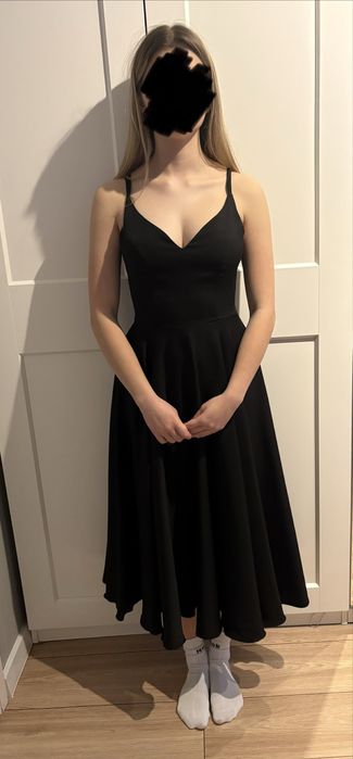 Czarna elegancka sukienka  na wesele