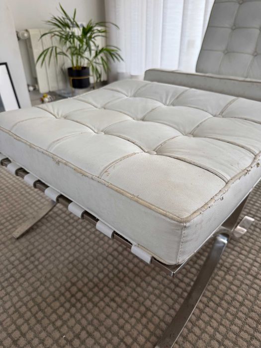 Cadeira estilo Barcelona Chair