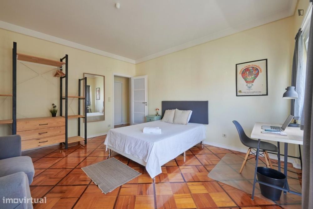 Quarto - localizado em São Sebastião Lisbon