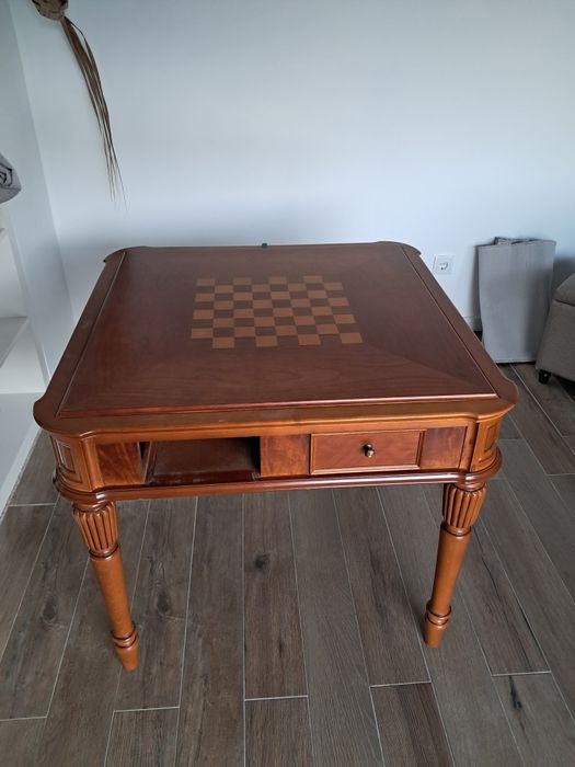 Mesa de Jogo com 4 cadeiras