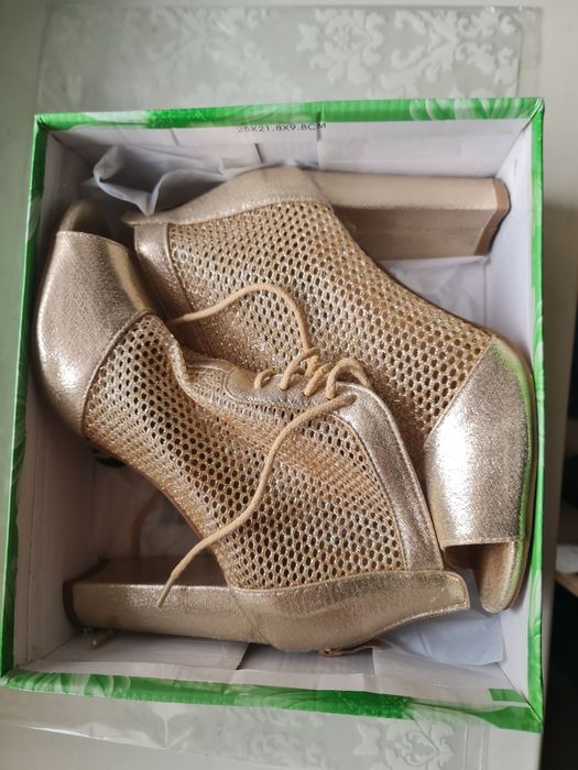 Літні ботільйони,босоніжки в сітку 38р.