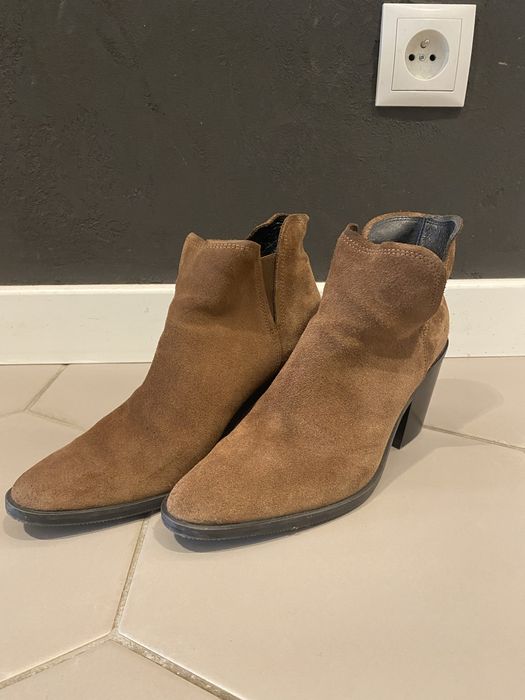 Brązowe botki na obcasie ryłko