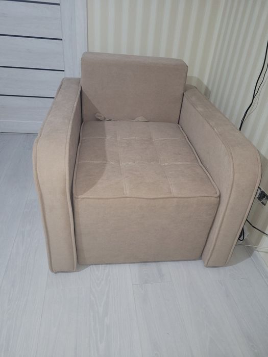 Продам диван і два крісла