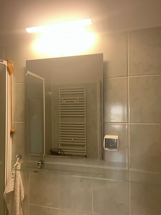 Lustro łazienkowe 50 •60 z oświetleniem i półką szklaną