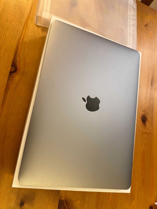 Macbook Air 13", i5, 8GB RAM, 256 GB Dysk SSD, model A2179 -stan ideal