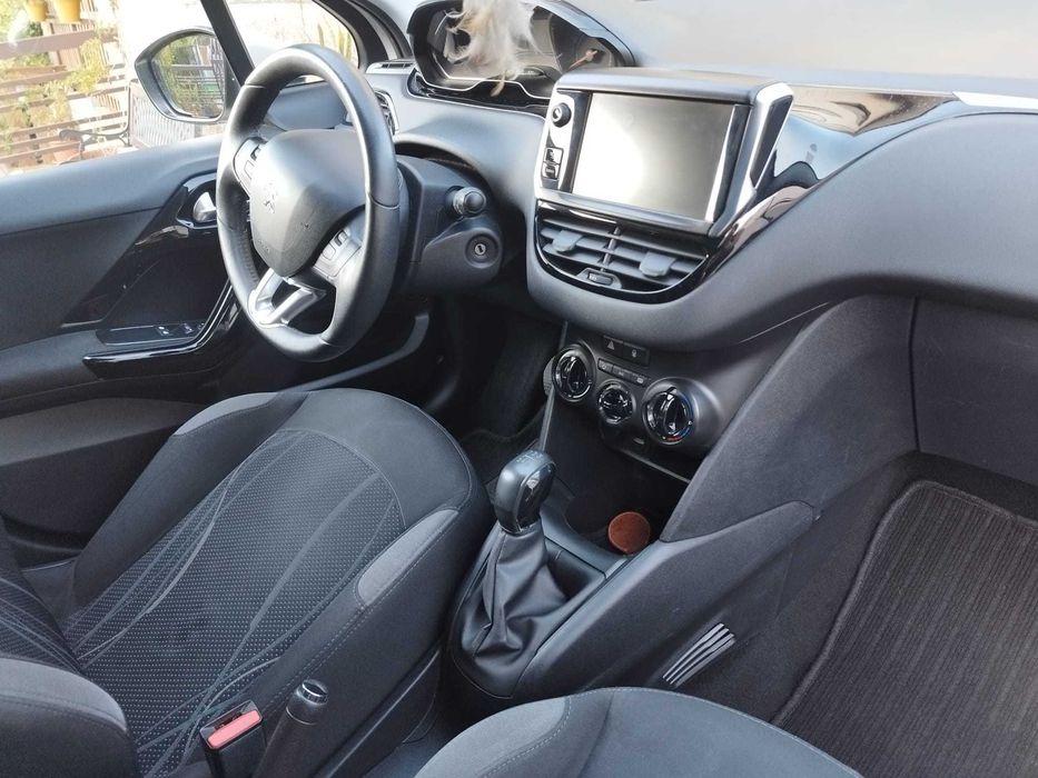 Peugeot 208 — fotografia 10