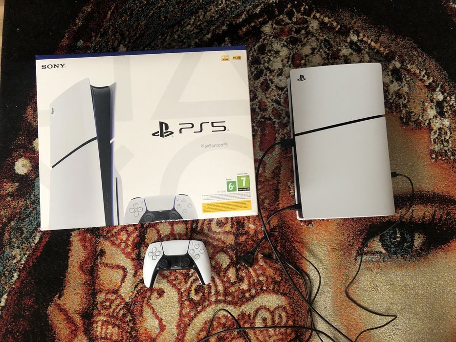 Продаю Playstation 5 slim 1TB