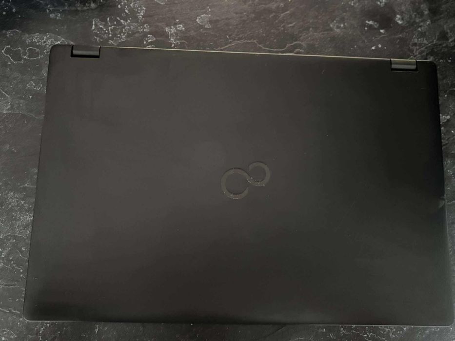 Laptop Fujitsu Lifebook E559 i5 16GB RAM 256GB SSD + dock