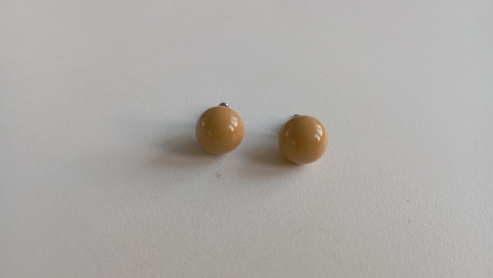 Brincos bejes da Parfois