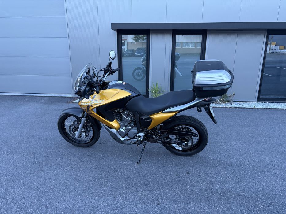 Honda Transalp 700 ( só 26100 km )  Versão exclusiva