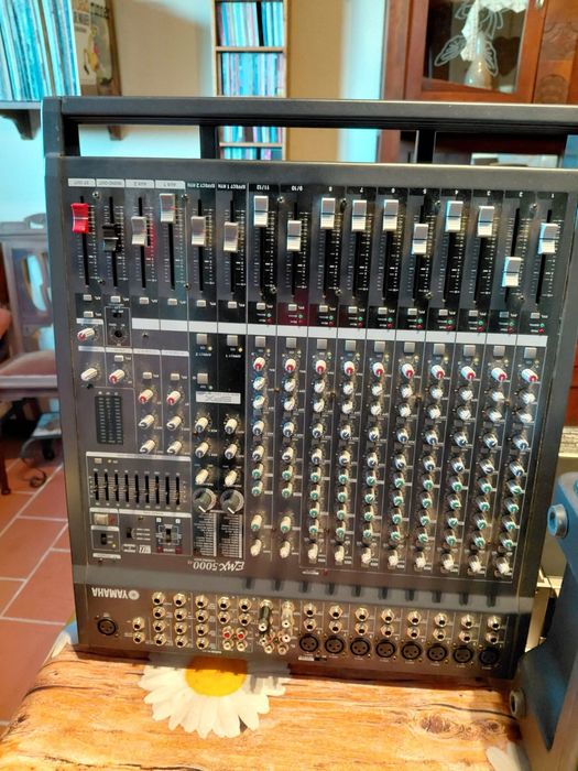 Mesa de mistura yamaha EMX5000 .