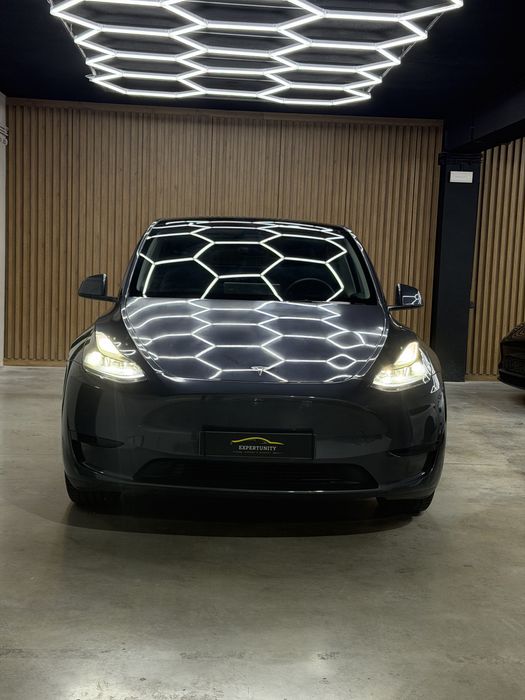 Tesla Model Y SR Plus