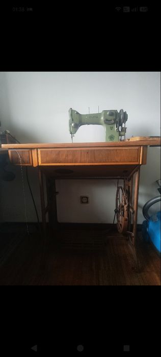 Máquina de Costura OLIVA Antiga – Funcionamento a Pedal