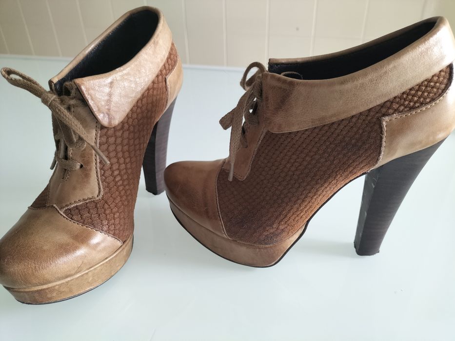 Sapatos com atacadores nº36