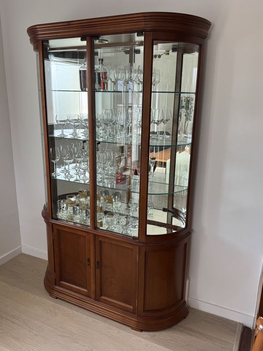 Cristaleira IMPECÁVEL