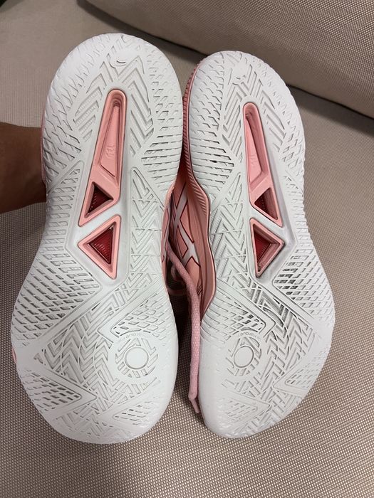 жіночі волейбольні кросівки Asics Gel-Tactic US8, Euro 39,5