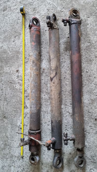 Гідравлічні циліндри різних розмірів