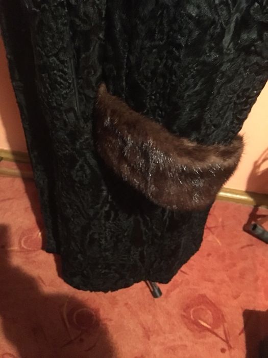 Futro z karakuł obszyte futrem z norek