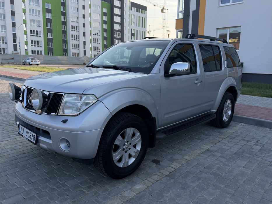 Nissan Pathfinder 2,5 дизель 4х4 (navara)