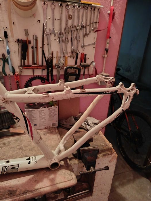 Quadro bicicleta mythus roda 26, suspensão rockshock reba roda 26 e pedaleira de rolamentos externos truvativ firex