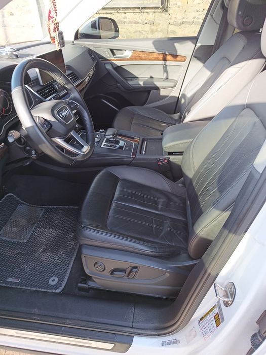 Авто ауді Q5  внаявності