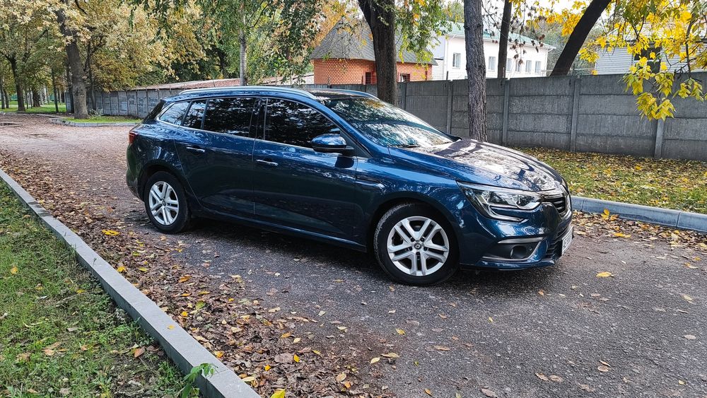Продаю власний автомобіль Renault Megane IV