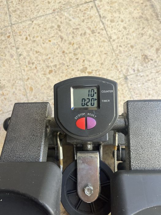 aparelho de step com contador em ecrã