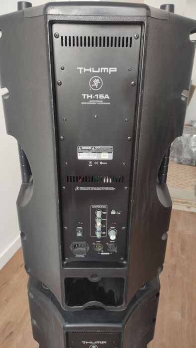 Colunas Mackie Thump TH-15A
