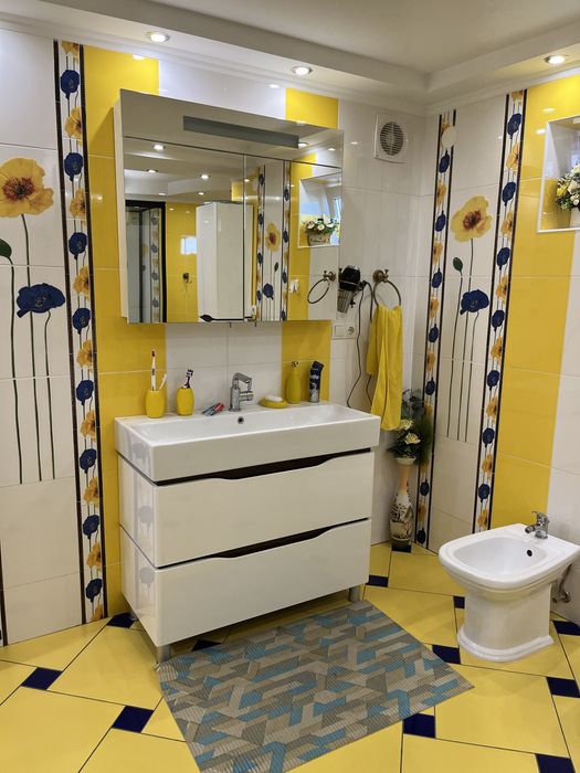 Елітний будинок 302 м2 престижний район Берегово