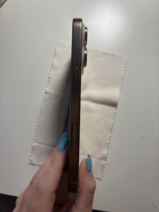 Iphone 16 pro 256gb pustynny tytan