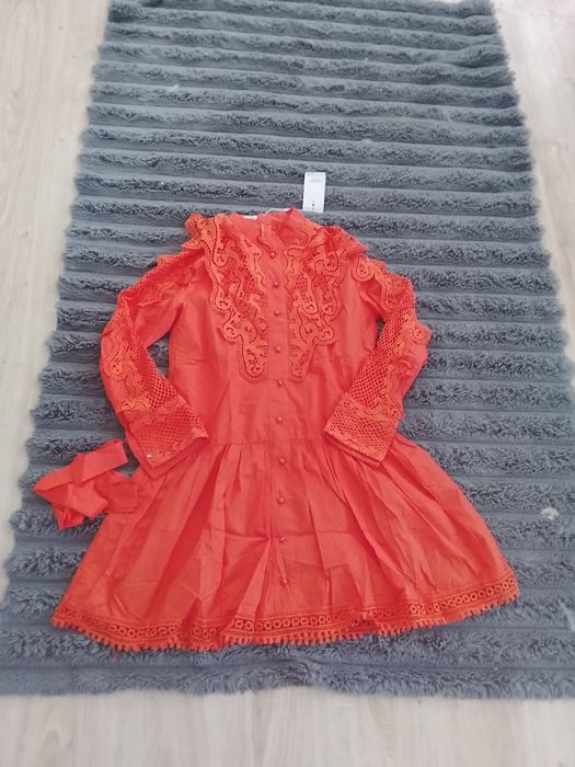 Piękna elegancka sukienka z haftem orange