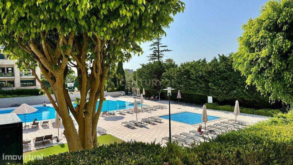 Apartamento T1 com segurança privada, piscina, garagem e arrecadação n