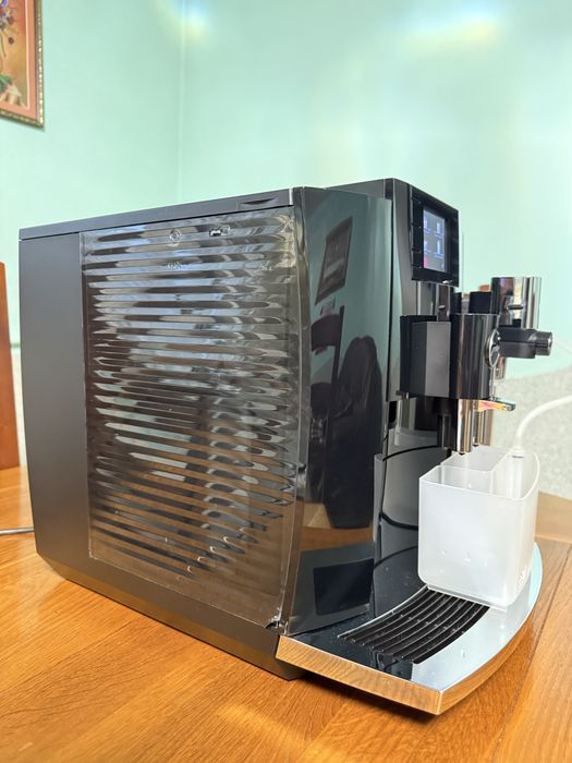 Кавомашина Jura E8 (EB) Piano Black