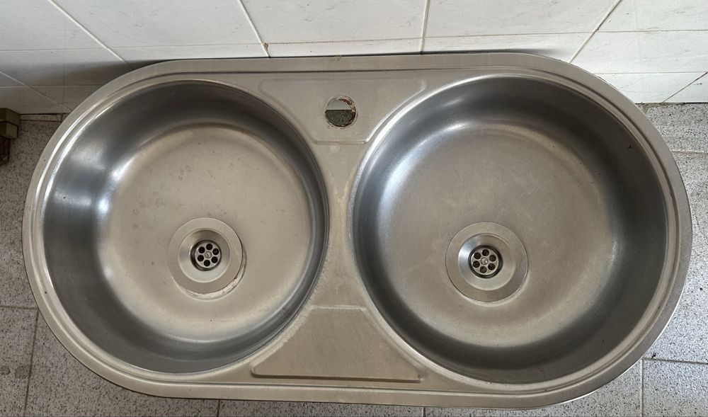 Banca em inox com 2 pios