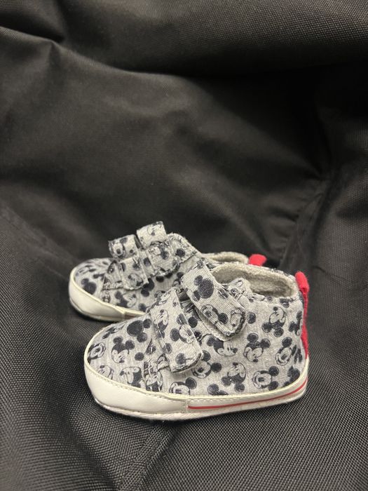 Пінетки для немовлят є різні розміри в каруселі 5шт.