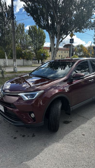 Toyota RAV4 2017 года