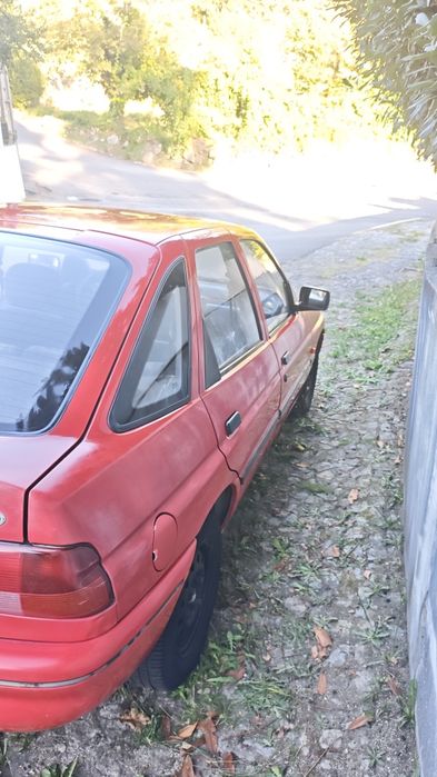 Ford Escort CL 1.3i (1994) – 5 Portas – A rodar diariamente — photo 5