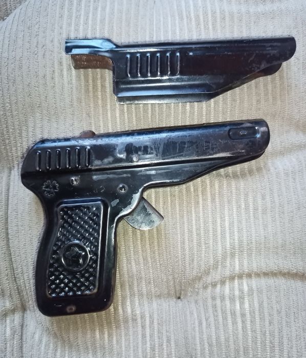 Дитяча іграшка вінтаж пістолет.