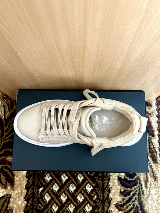 Продам дві пари кросівок ZARA та New Balance