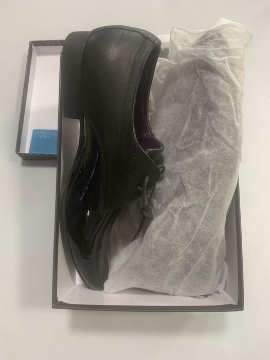 Черные мужские туфли