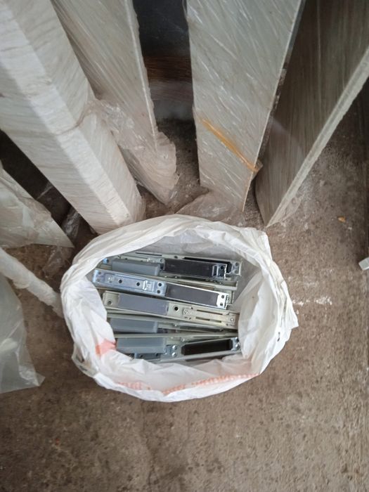 Два козырька 1 отлив ,4нащельника,фурнитура и т.д. Все  Steko.