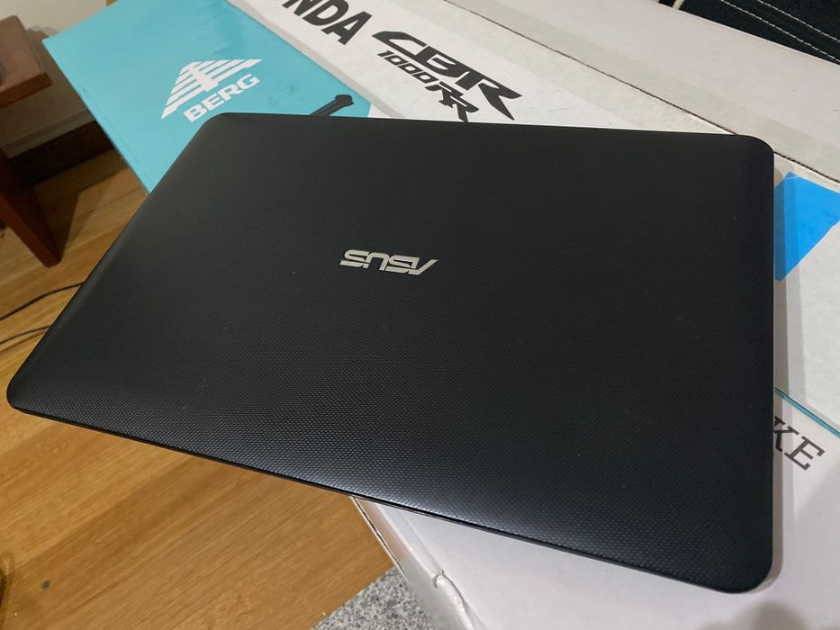 Asus  I3  GEFORCE 920m